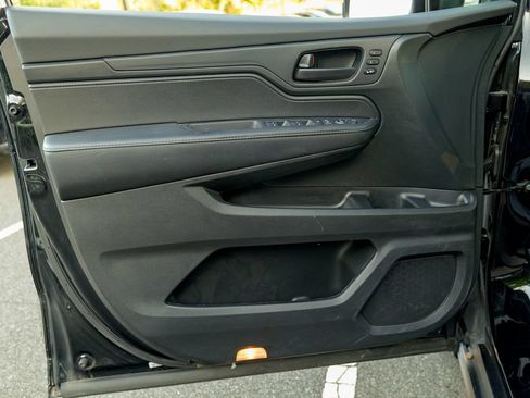 Used 2023 Honda Odyssey EX-L image 17