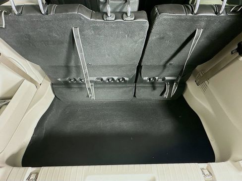 Certified 2024 Chrysler Pacifica Touring-L image 36