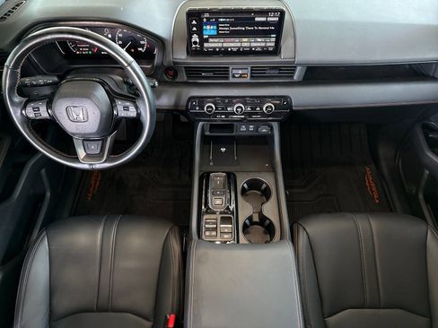 Used 2025 Honda Pilot TrailSport image 12