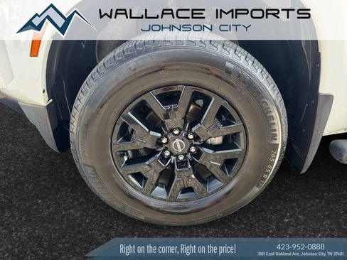Used 2023 Nissan Frontier SV w/ Midnight Edition Package AWD/4WD image 9