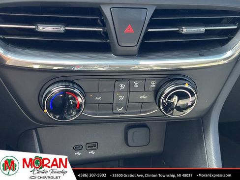 Used 2025 Buick Encore GX Preferred AWD/4WD image 22