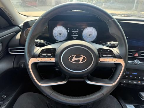 Used 2025 Hyundai Elantra SEL FWD image 11