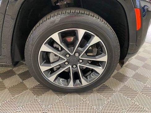 Used 2023 Jeep Grand Cherokee Overland w/ Luxury Tech Group IV image 2