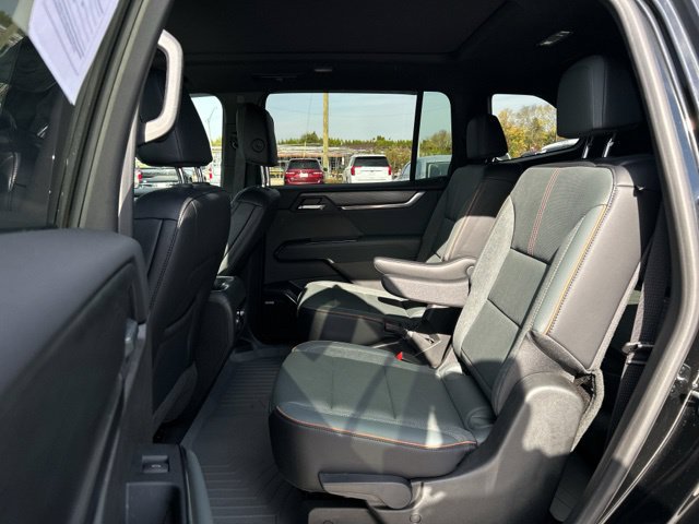 Used 2025 GMC Acadia AT4 w/ Luxury Package AWD/4WD image 18