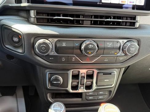 New 2026 Jeep Gladiator Sport AWD/4WD image 21