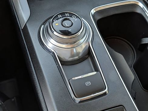 Used 2017 Ford Fusion SE w/ Equipment Group 602A FWD image 19