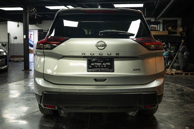 Used 2025 Nissan Rogue SV AWD/4WD image 6