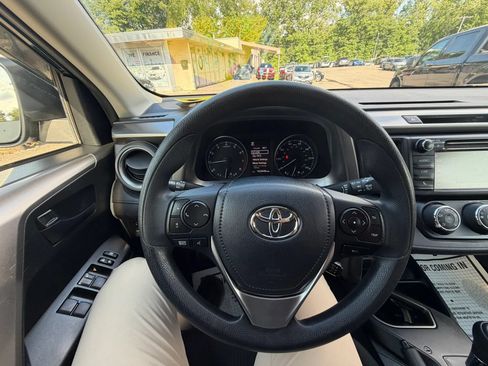 Used 2018 Toyota RAV4 LE w/ All Weather Liner Package AWD/4WD image 23