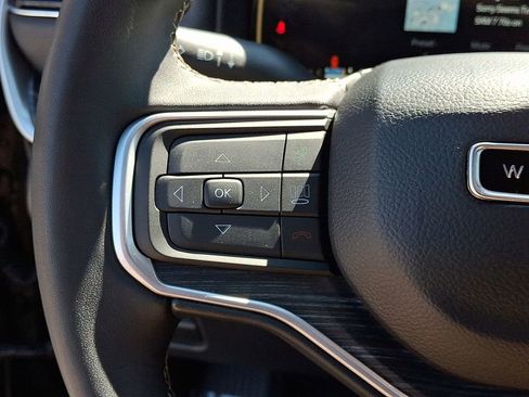 Certified 2024 Jeep Wagoneer Series II w/ Flexible Seating Group AWD/4WD image 21