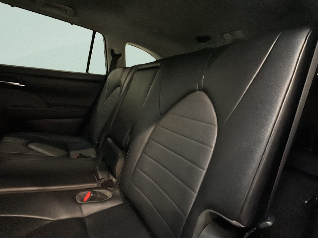 Used 2023 Toyota Highlander XLE AWD/4WD image 14