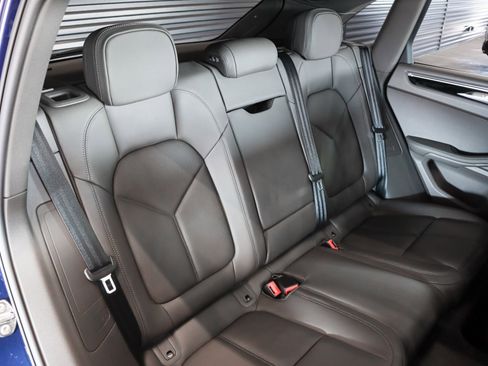 Used 2025 Porsche Macan image 6