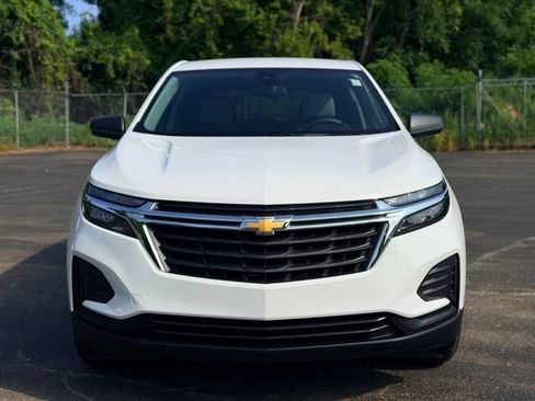 Used 2024 Chevrolet Equinox LS w/ LS Convenience Package FWD image 2