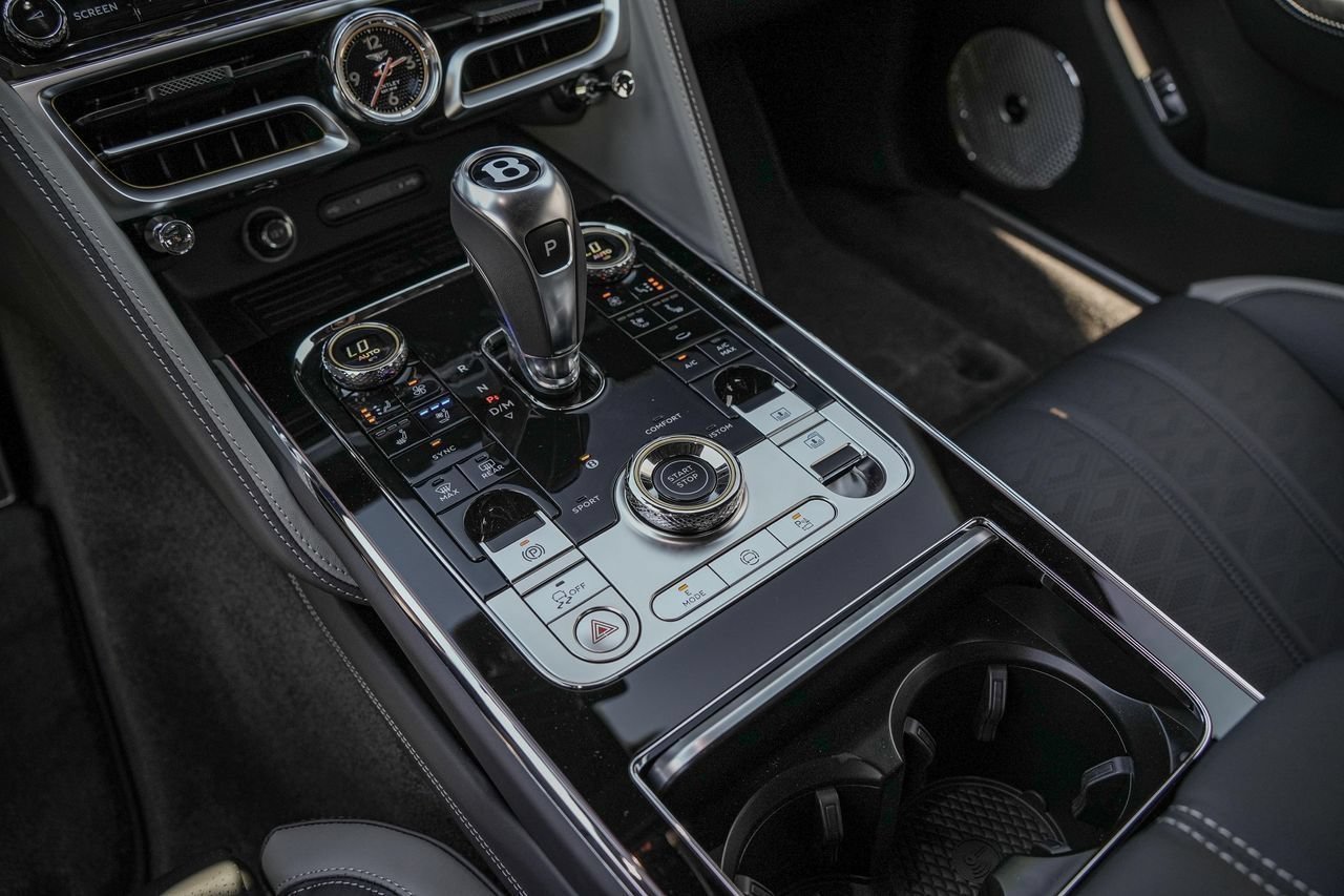 Certified 2025 Bentley Flying Spur Plug-In Hybrid AWD/4WD image 32