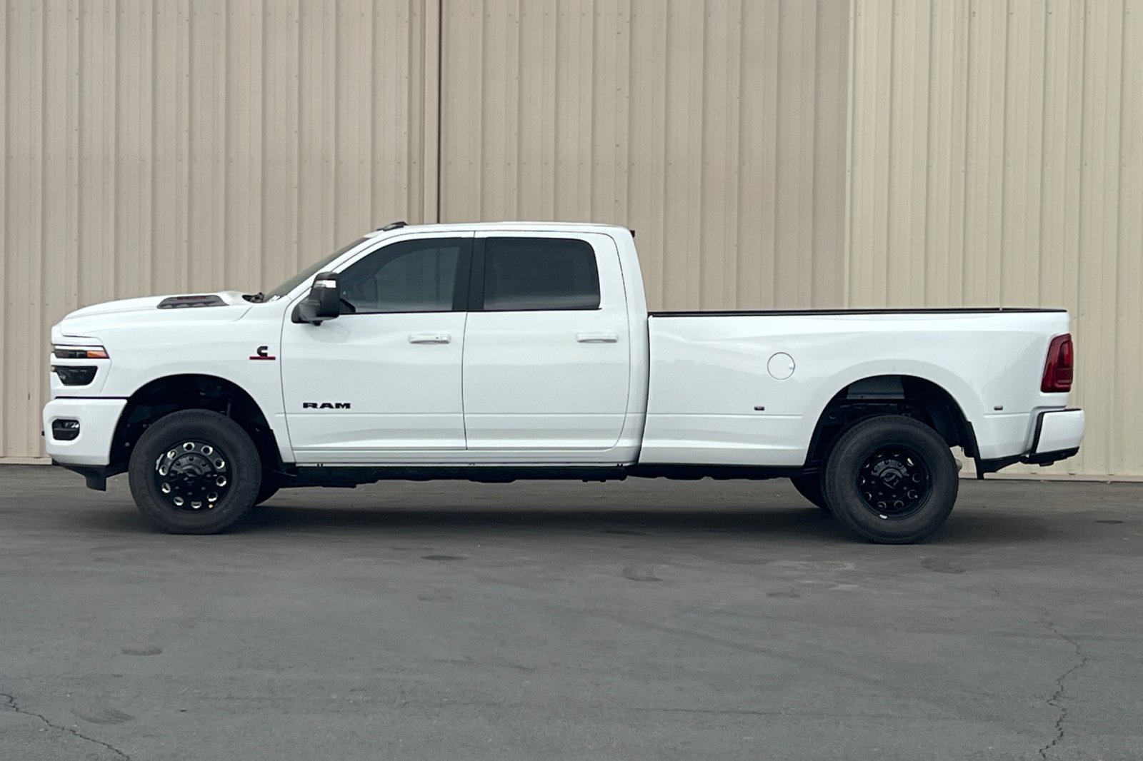 New 2026 RAM 3500 Laramie AWD/4WD image 13