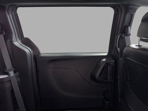 Used 2018 Dodge Grand Caravan SXT w/ Blacktop Package image 38