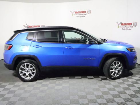 Used 2025 Jeep Compass Limited AWD/4WD image 3