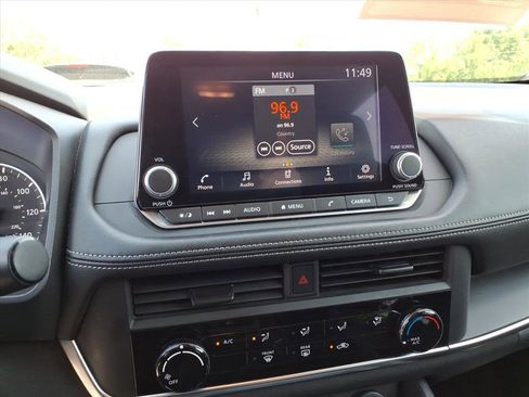 Used 2024 Nissan Rogue S AWD/4WD image 10