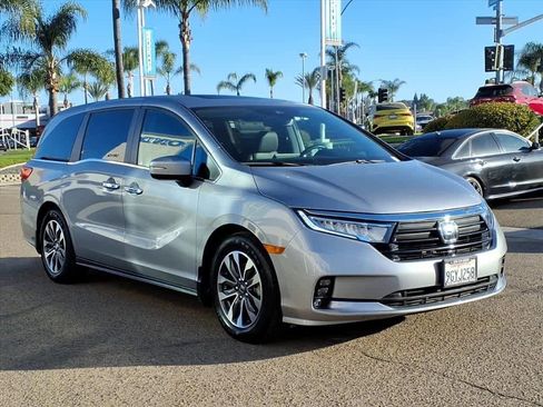 Certified 2023 Honda Odyssey EX-L image 3