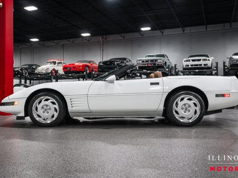 Used 1991 Chevrolet Corvette Convertible RWD image 2