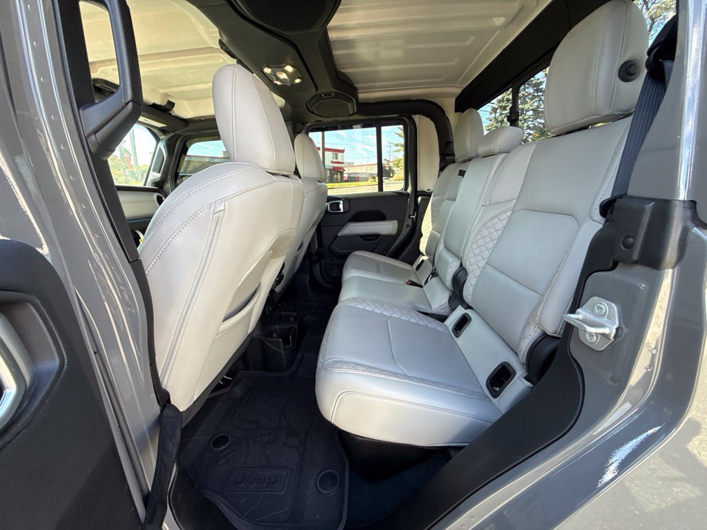 Used 2023 Jeep Gladiator Overland AWD/4WD image 10