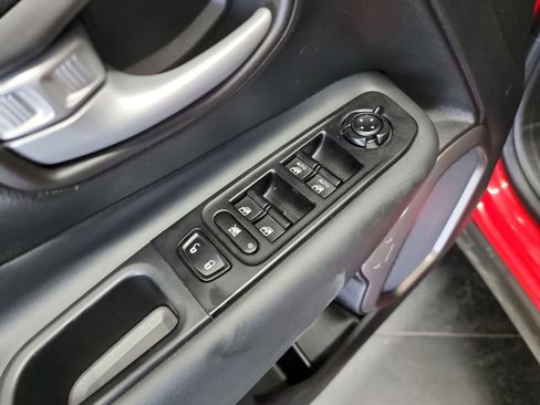Used 2023 Jeep Renegade Latitude AWD/4WD image 13