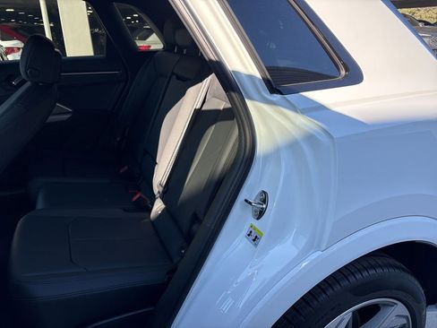 New 2025 Audi Q3 2.0T Premium image 14