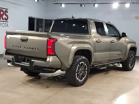 Used 2025 Toyota Tacoma TRD Sport AWD/4WD image 7