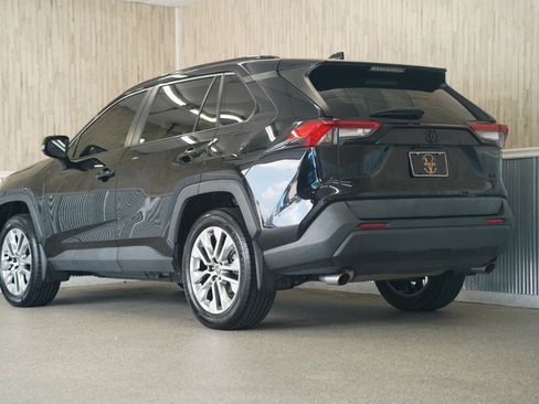 Used 2021 Toyota RAV4 XLE Premium AWD/4WD image 7