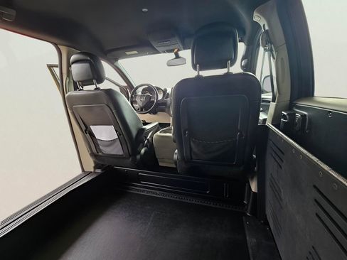 Used 2020 Dodge Grand Caravan SXT image 49