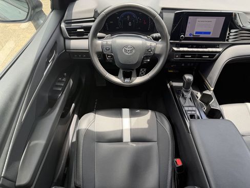 Used 2025 Toyota Camry SE FWD image 14