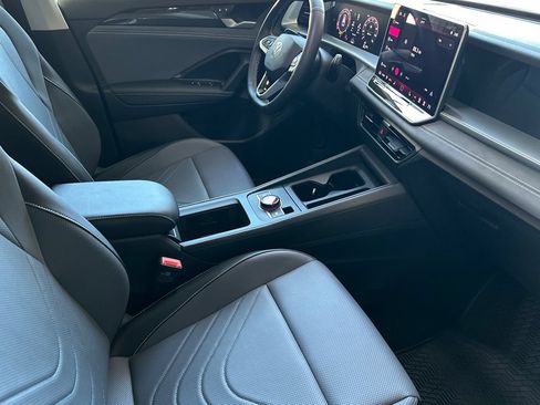 New 2026 Volkswagen Tiguan SE FWD image 14