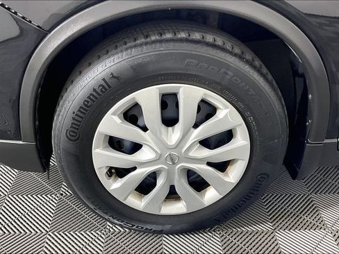Used 2018 Nissan Rogue S FWD image 12