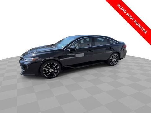 Used 2021 Toyota Avalon Touring image 4