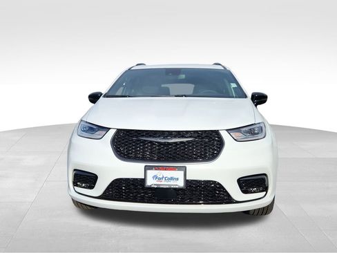 New 2026 Chrysler Pacifica Select w/ S Appearance Package image 2