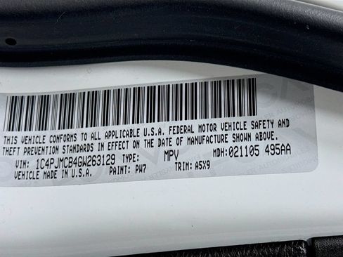 Used 2016 Jeep Cherokee Latitude w/ Comfort/Convenience Group AWD/4WD image 36