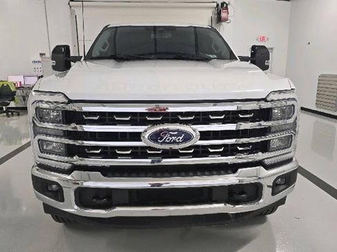 Used 2024 Ford F250 Lariat w/ FX4 Off-Road Package AWD/4WD image 4