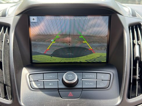 Used 2019 Ford Escape SE FWD image 25