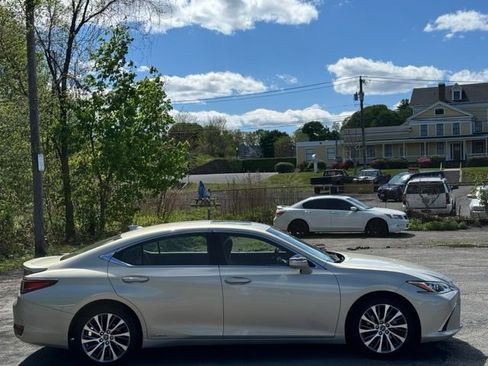 Used 2019 Lexus ES 300h w/ Premium Package FWD image 4