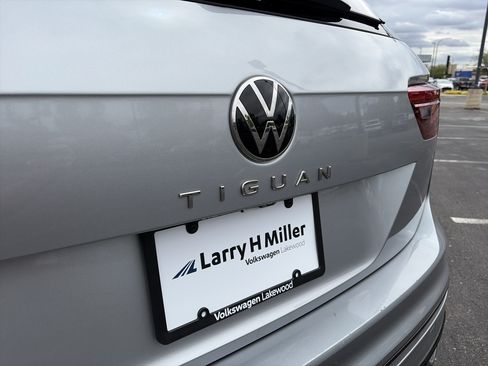 Used 2022 Volkswagen Tiguan SE R-Line FWD image 29