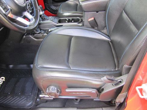 Used 2022 Jeep Wrangler Unlimited Rubicon 4xe w/ Cold Weather Group image 16