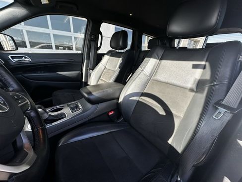 Used 2022 Jeep Grand Cherokee Laredo X image 6