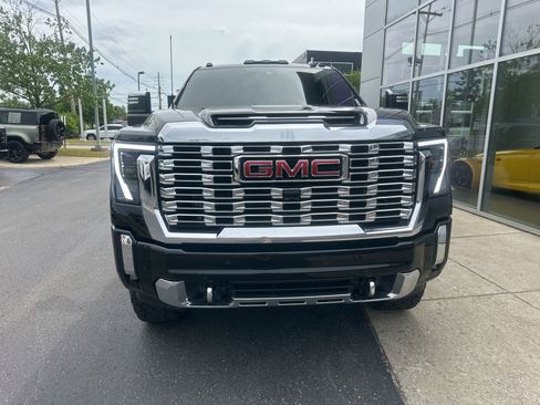 Used 2025 GMC Sierra 3500 Denali w/ Denali Reserve Package AWD/4WD image 12