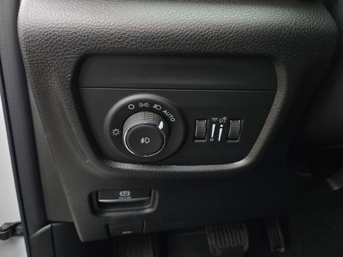 New 2025 Jeep Grand Cherokee Limited image 11