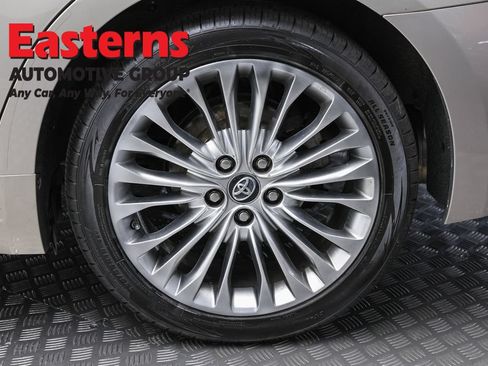 Used 2017 Toyota Avalon Limited w/ All Weather Liner Package FWD image 8