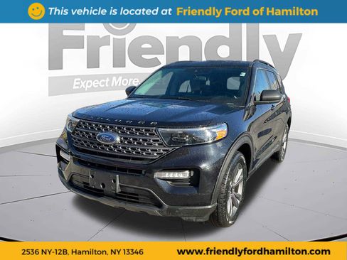 Used 2021 Ford Explorer XLT w/ Equipment Group 202A image 2