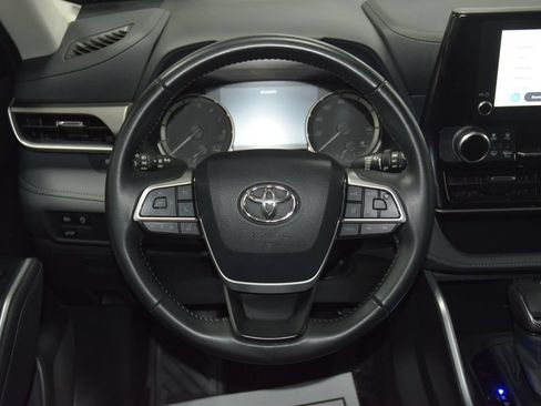 Used 2023 Toyota Highlander LE AWD/4WD image 34