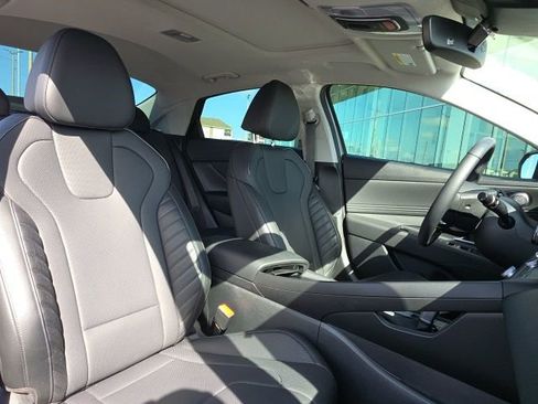 Certified 2023 Hyundai Elantra Limited image 10