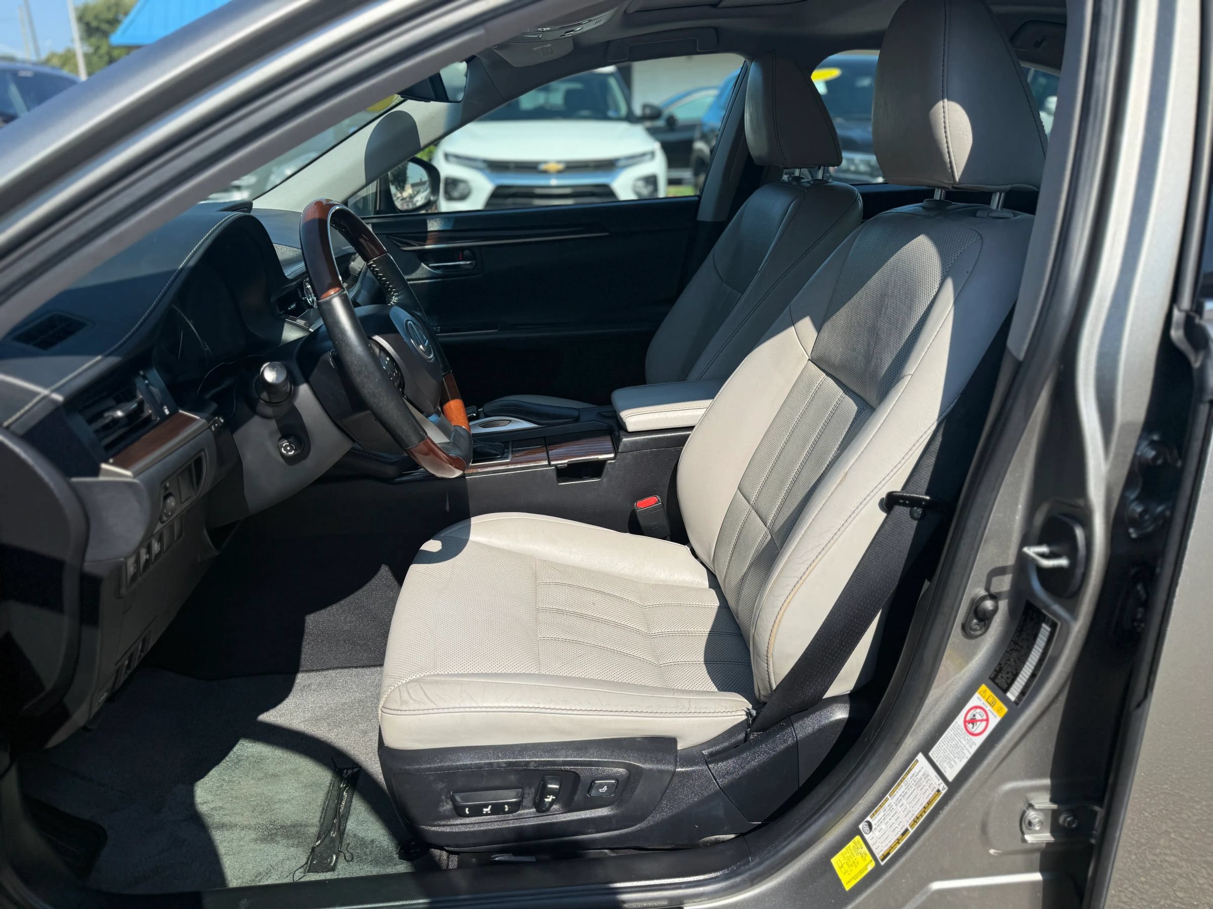 Used 2017 Lexus ES 350 w/ Luxury Package FWD image 14
