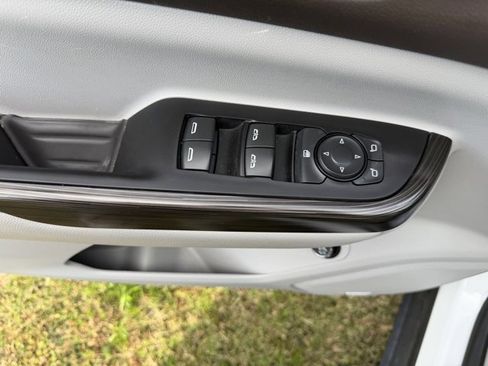 Certified 2023 GMC Acadia SLT image 19