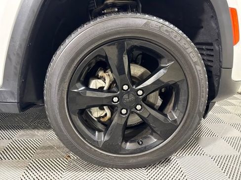 Used 2023 Jeep Grand Cherokee Limited image 11